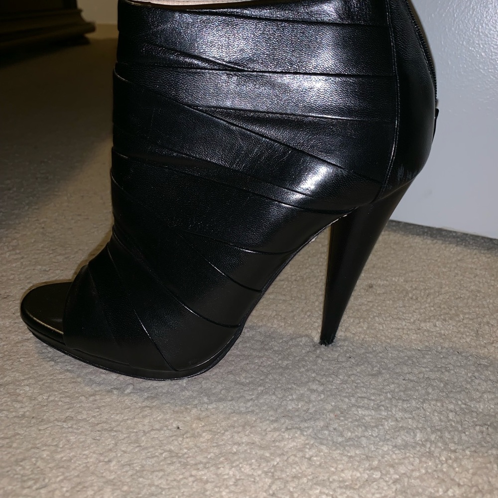 Christian Louboutin - Picture 3 of 8